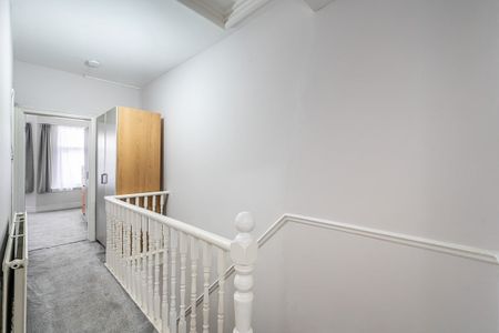 4 bedroom terraced house to rent - Photo 5