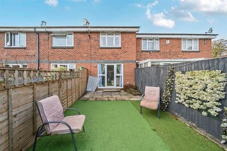 Redhouse Park Gardens, Gosport, PO12 - Photo 5