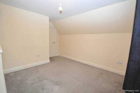 2 bedroom property to rent in Addlestone - Photo 4