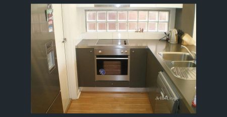 PRIME LOCATION - Photo 3