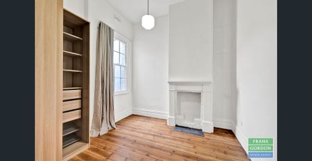 Charming One Bedroom House in South Melbourne - Photo 3