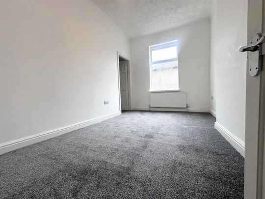 3 bed terraced house to rent in Accrington Road, Burnley, BB11 - Photo 1