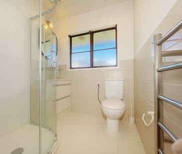 Sunny Two Bedroom Family Home in Peaceful Birkdale - Photo 5