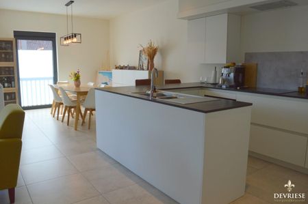 Ruim appartement in Wevelgem met vlotte bereikbaarheid - Photo 3