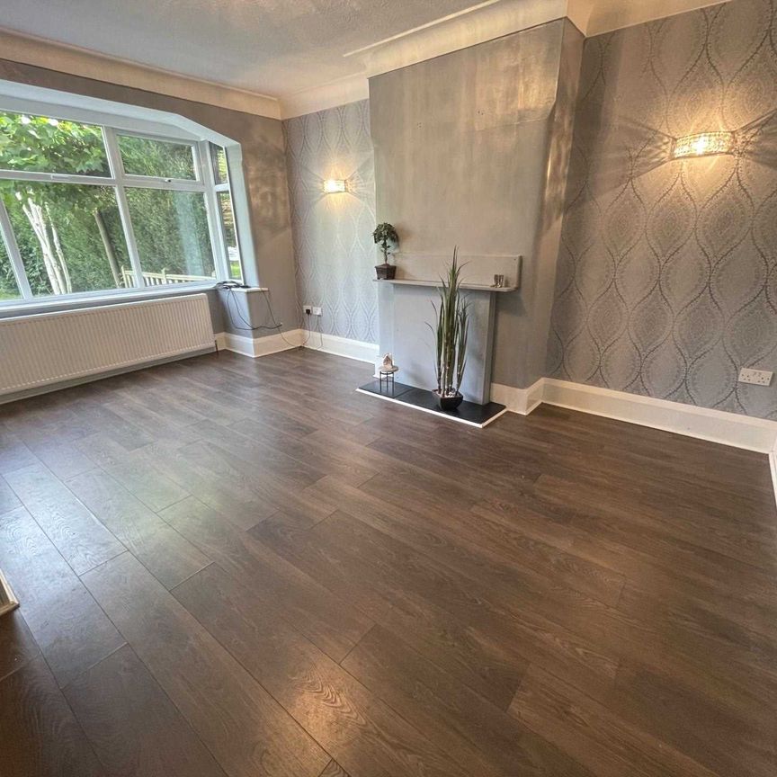 Lees Road, Ashton Under Lyne - Photo 1