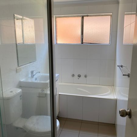 Spacious ground floor unit - Photo 3