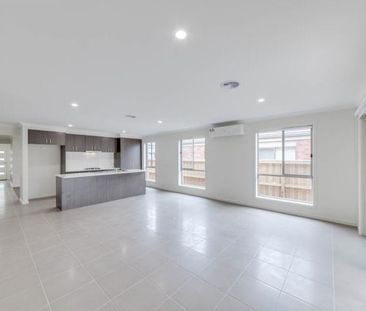 4 Veneto Grove, Greenvale VIC 3059 - House For Rent | Domain - Photo 2