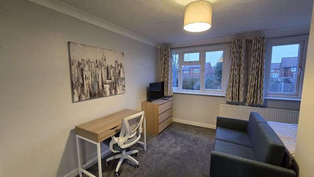 Chertsey Close, LU2 - Photo 1