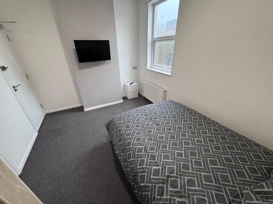 1 bedroom in a house share to rent - Photo 1