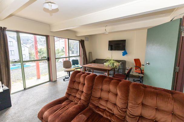 Spacious 4-Bedroom, 2-Bathroom Flat in Prime North East Valley Location – Dunedin - Photo 1