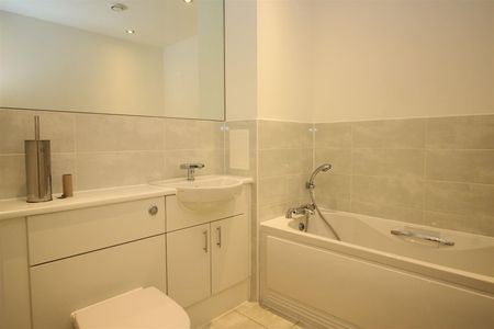 Chataway House, Bradfield Close, Woking, Surrey, GU22 7PR - Photo 5