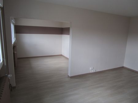 Location - Appartement T4 - 75 m² - Maîche - Photo 2