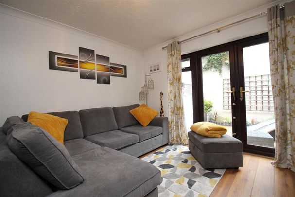 4 bedroom terraced house to rent - Photo 1