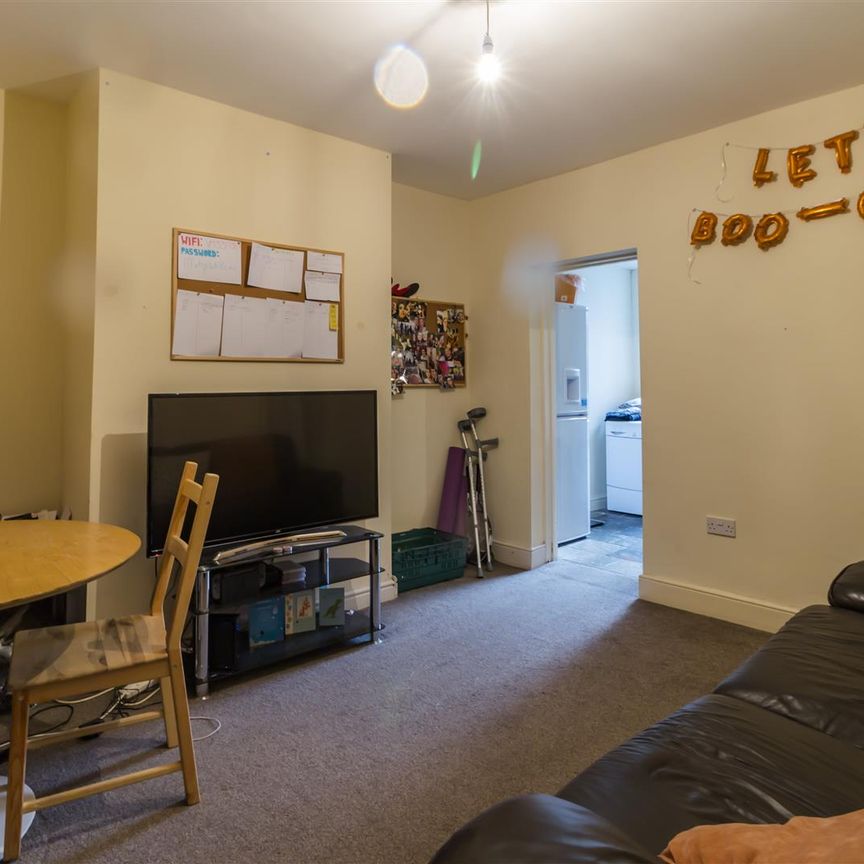 House - Terraced For Rent Wood Road, Pontypridd - Photo 1