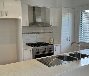 Location, Lifestyle & Effortless Living - Photo 3