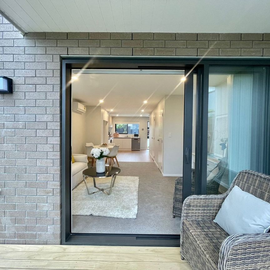 MANGERE BRIDGE, 3 BEDROOMS - Photo 1