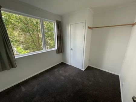 Modern 2 Bedroom - with carpark - Photo 4