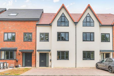4 bedroom link detached house to rent - Photo 3