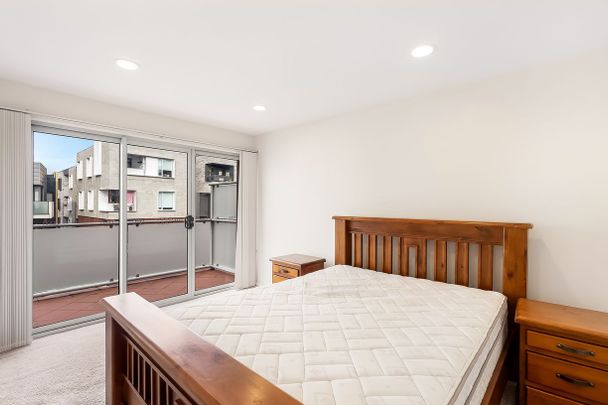 Fully Furnished 3 bedroom apartment just minutes from the city centre - Photo 1