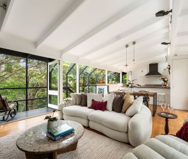 Modernist design innovation in a magical waterfront reserve setting - Photo 2