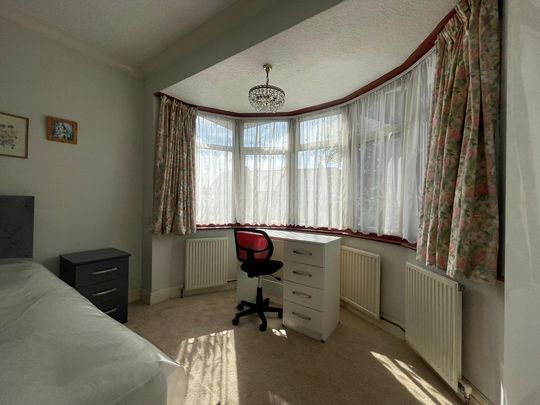 1 bedroom in a house share to rent - Photo 1