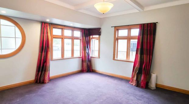 Charming Classic Kiwi Bungalow in Woburn, Lower Hutt - Photo 1