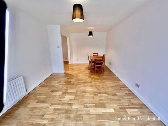 Chartres Court, UB6 - Photo 1