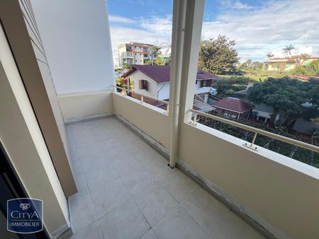 Location Appartement 1 pièce 41m² LE TAMPON 97430 - Photo 5