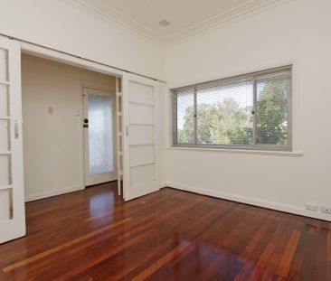 28 Coombe Street, - Photo 3