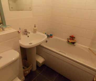 2 bedroom end of terrace house to rent - Photo 1