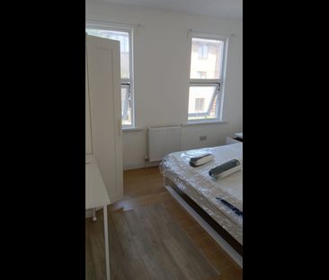 3 Bed Detached House, London, E15 - Photo 1