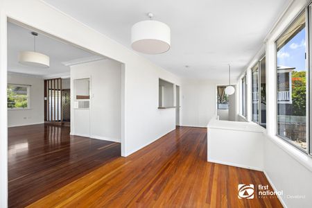 CHARMING FAMILY HOME IN BEAUTIFUL WYNNUM - Photo 5