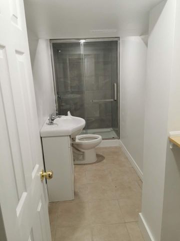 For Lease - 4 Goldwin B2 Avenue, Toronto, Ontario - Photo 2