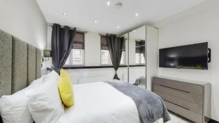 3 bedroom flat in Great Cumberland Place - Photo 3