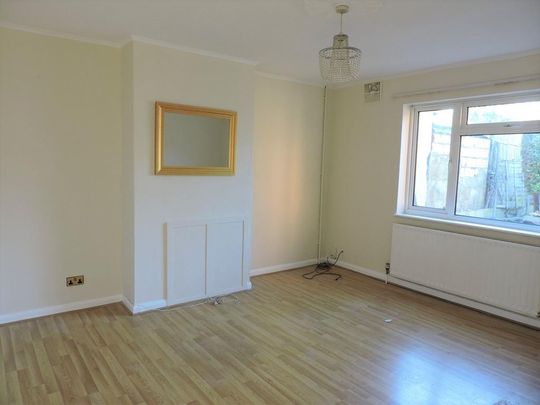 3 bedroom end of terrace house to rent - Photo 1