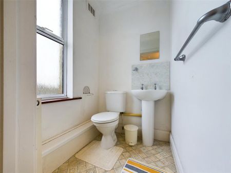 4 bedroom terraced house to rent - Photo 2