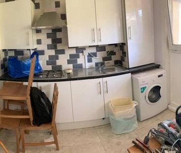 4 bedroom flat share to rent - Photo 2