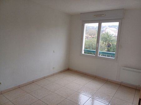 Location Appartement 4 pièces 95m² - Photo 3