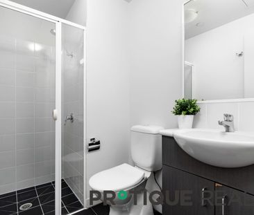 2 Bedroom Apartment right in the HEART of CBD | Near Parliament Sta... - Photo 3
