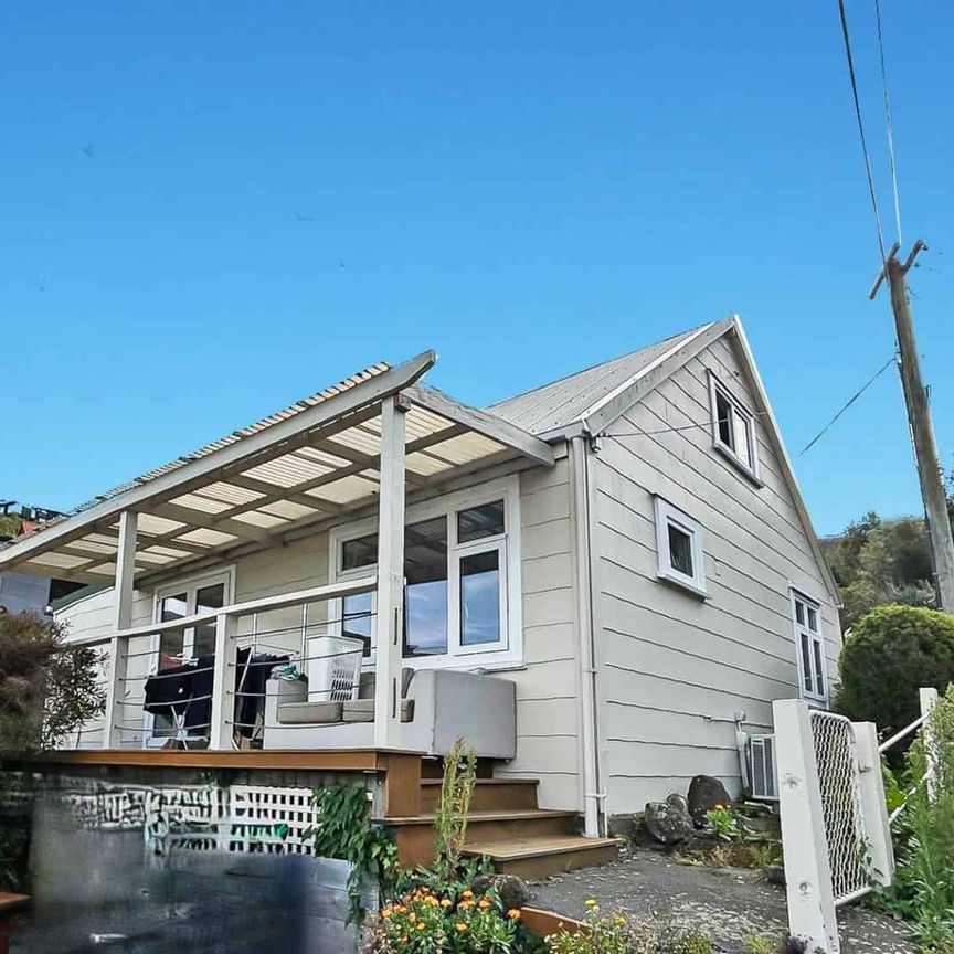 LYTTELTON - TWO BEDROOM, HEAT PUMP, LOG FIRE - Photo 1