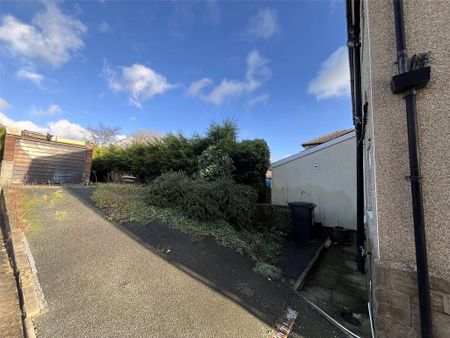 2 bedroom semi-detached house to rent - Photo 3
