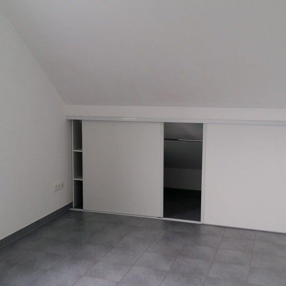 Schöne Dachgeschosswohnung mit Balkon und Garage in Grosbliederstroff - Photo 1