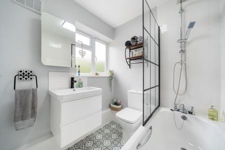 2 bedroom semi-detached house to rent - Photo 2