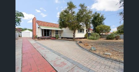 Charming Three Bedroom Home with Ample Parking in Bentley - Photo 3