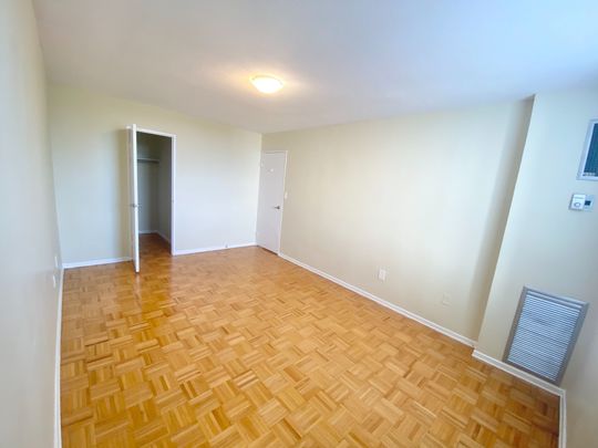 For Lease - 10 Edgecliff Golfway Unit# 711, Toronto, Ontario - Photo 1