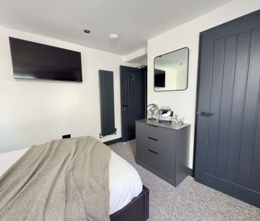 Brand-New All-Ensuite Urban Luxury House-Share - Photo 5