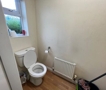 1 bedroom in a house share to rent - Photo 4