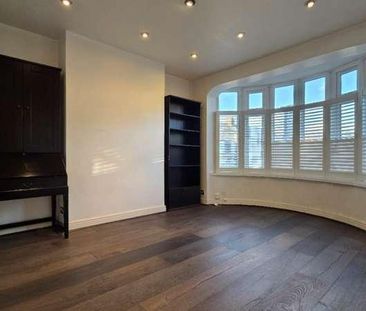 Stradbroke Grove, Ilford, IG5 - Photo 3