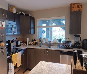 2 Bed 1 bath ground level suite - walking distance to Ocean & Sooke co - Photo 3