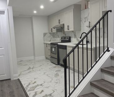 For Lease - 5582 Meadowcrest Avenue, Mississauga, Ontario - Photo 1